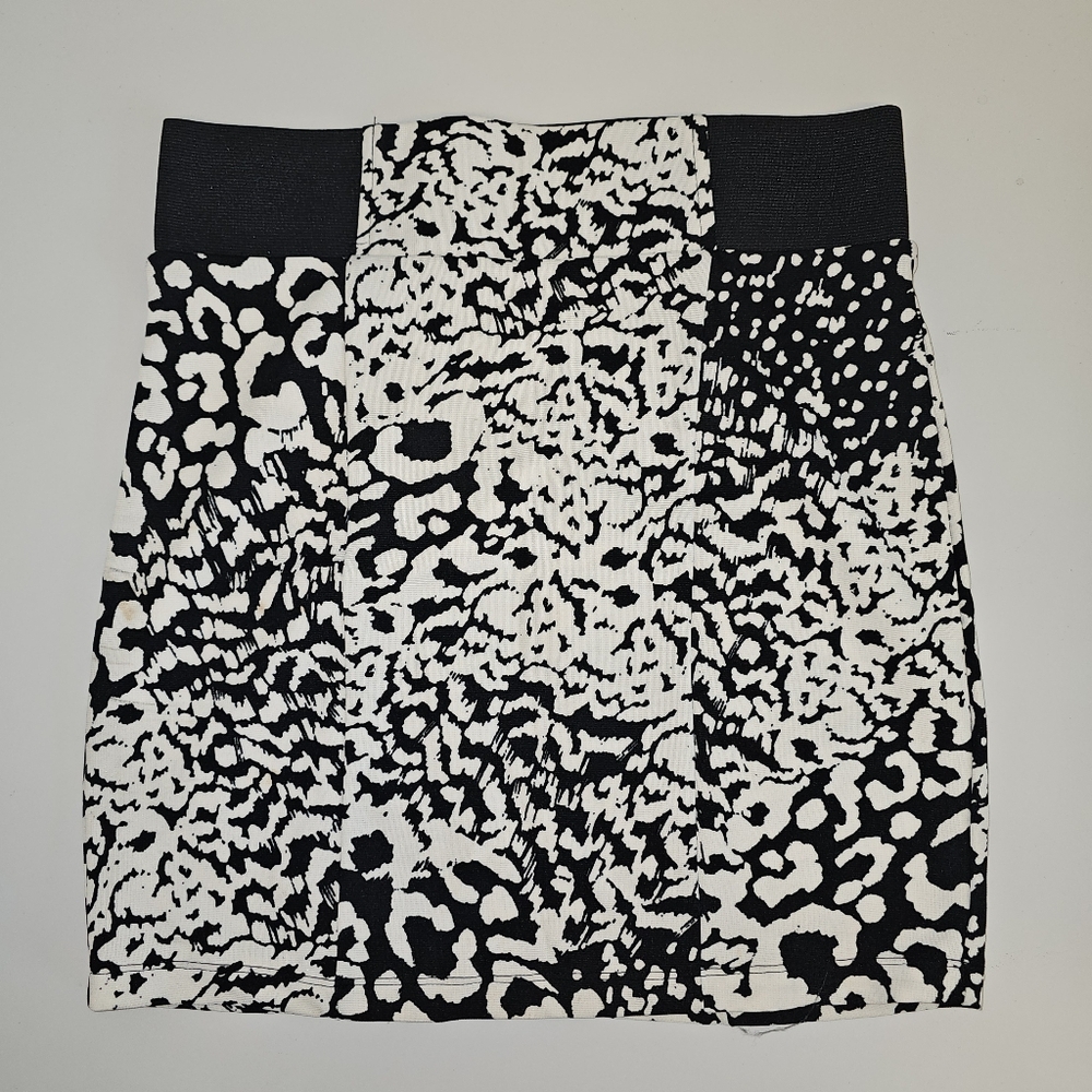NWOT | S | Forever 21 | Black & White Animal Print Mini Skirt